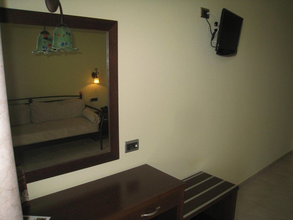 9 Queens Spa Hotel Loutrá Edipsoú Eksteriør bilde